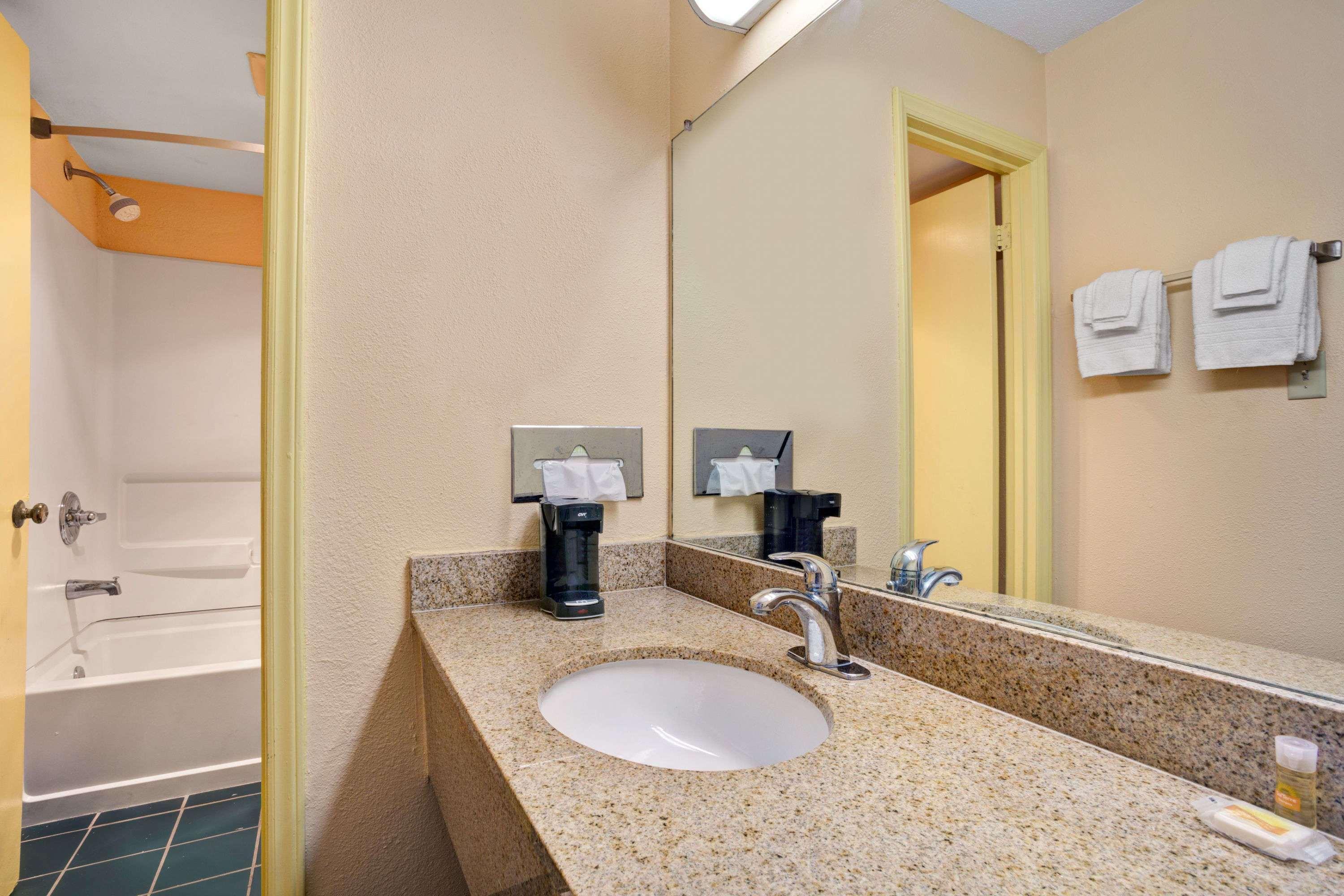 Days Inn By Wyndham Elizabeth City Exterior photo