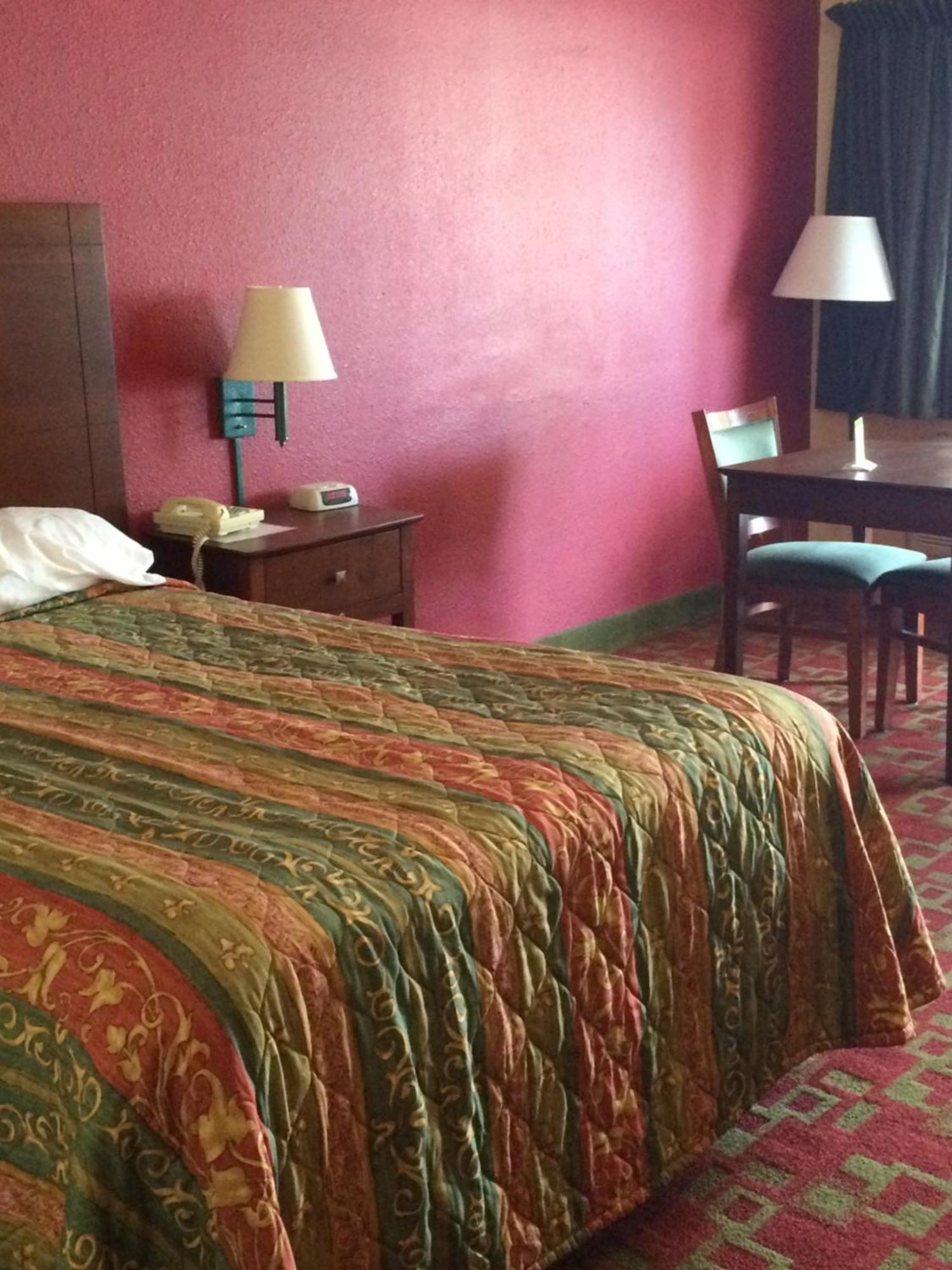 Days Inn By Wyndham Elizabeth City Room photo